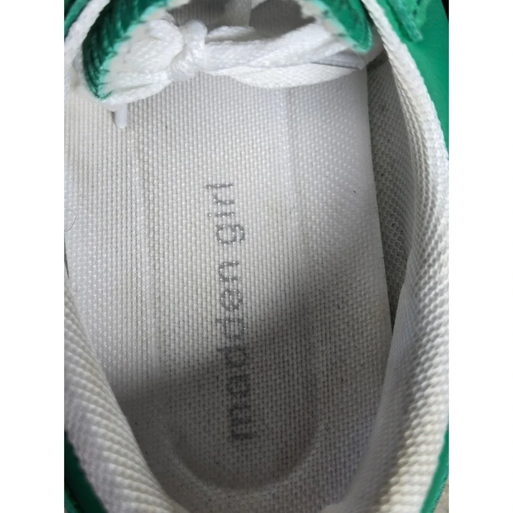 Madden Girl Green White Low Top Lace Up Sneakers Retro‎ Gum Sole Shoes Size 7